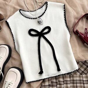 Black and white knitted crop top